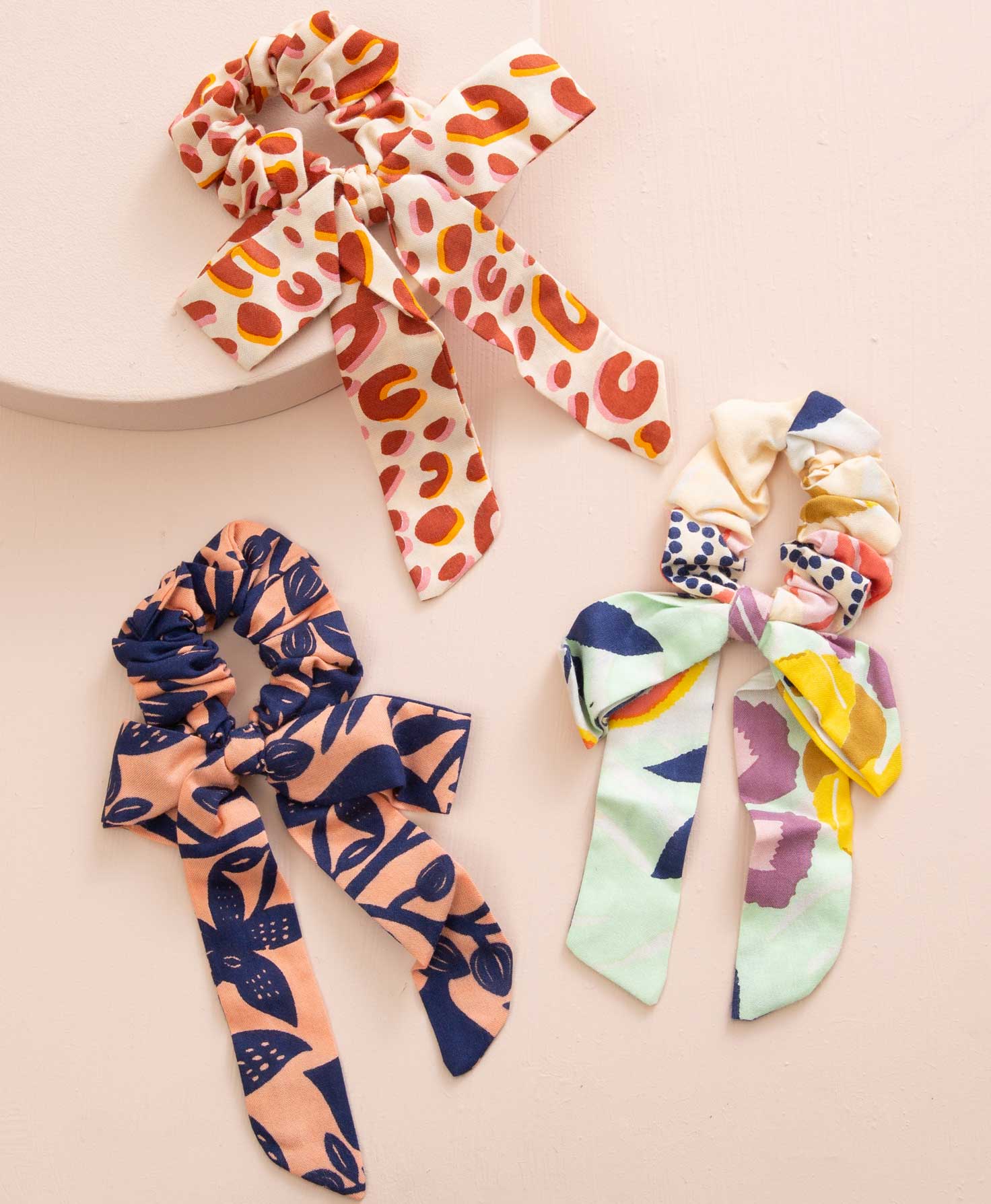 How to Make a Scrunchie (Plus 3 Bow Options!)