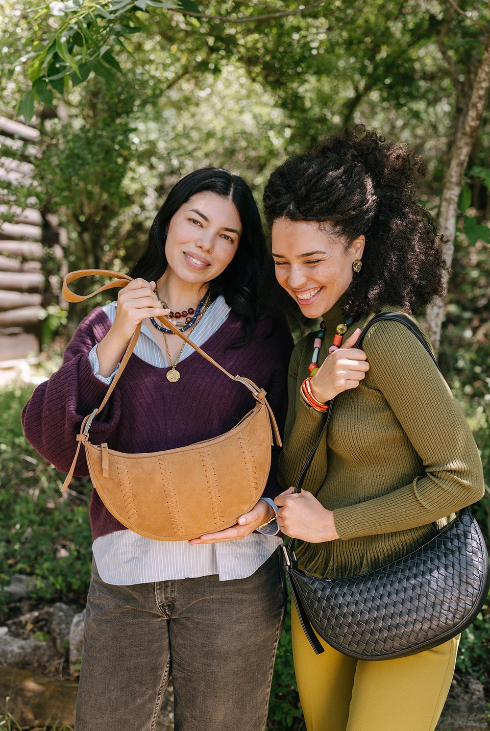 Crescent Sling Woven Leather Noir - HANDBAGS
