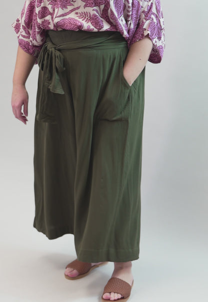Easy Crop Trouser Olive